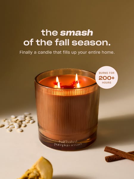 Lit three-wick Snif pumpkin smash candle in amber ribbed glass with pumpkin seeds and cinnamon sticks and a 200+ hours badge